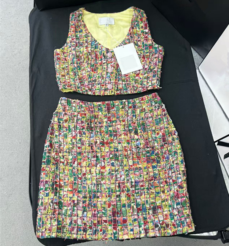 Summer Clothing Styles For Women - カスタマイズ可能なヨーロッパ女性向け2026年冬新作服 カラフルなニットのノースリーブタンクトップとスカートのセット